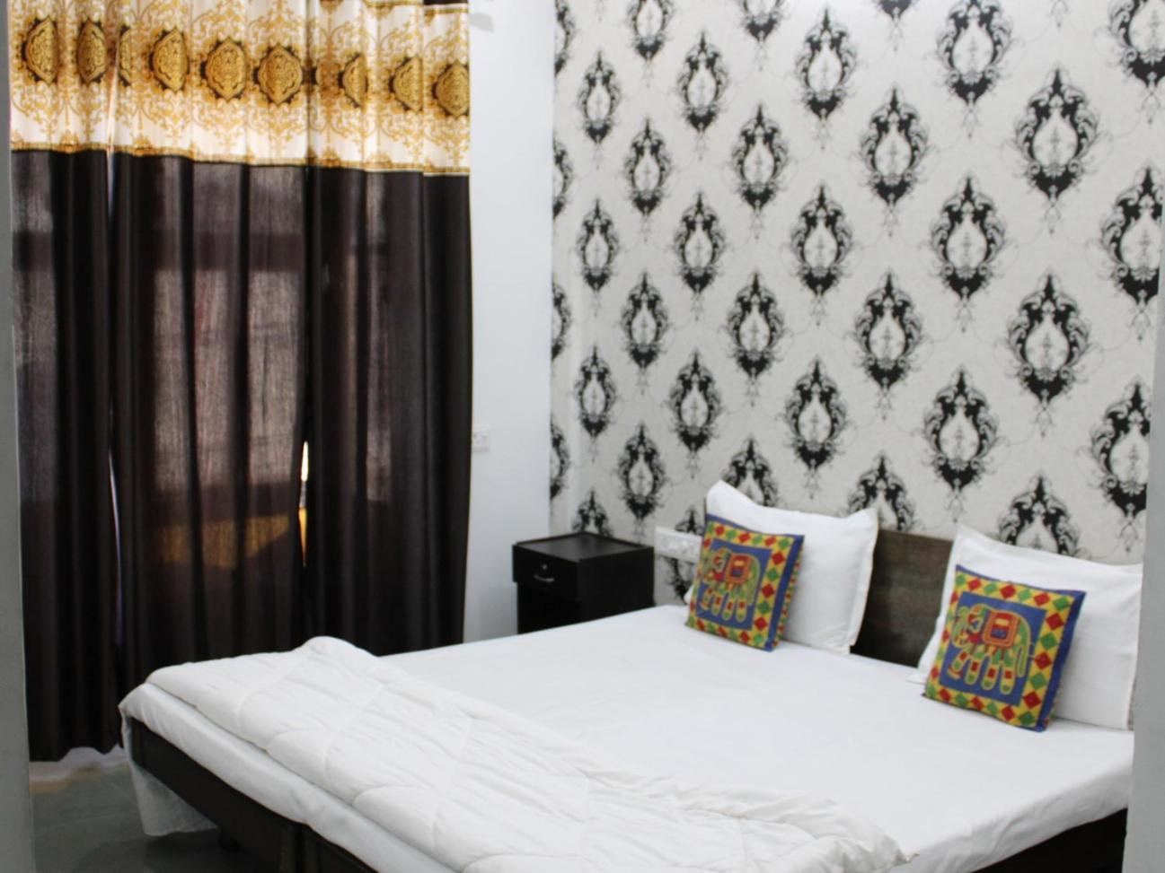 Hill Paradise Home Stay أُودايبور الغرفة الصورة