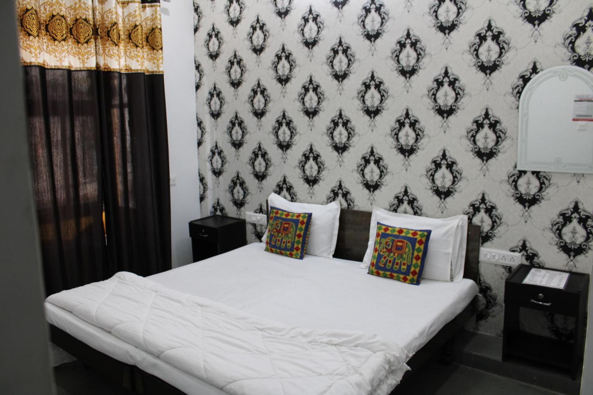 Hill Paradise Home Stay أُودايبور الغرفة الصورة